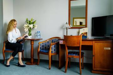 Фото номера Улучшенный двухместный номер с 1 кроватью Отель Hotel Nowy Dwór W Zaczerniu г. Зачерние 2